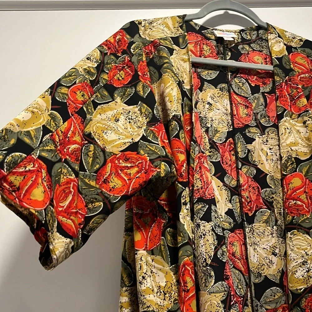 Lularoe feminine floral boho open kimono size S